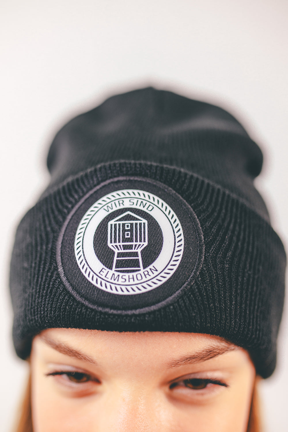 Schwarze Mütze mit Logo · »WIR SIND ELMSHORN«